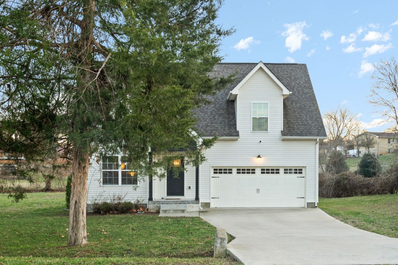 202 Mills Dr, Clarksville, TN 37042 Main Photo