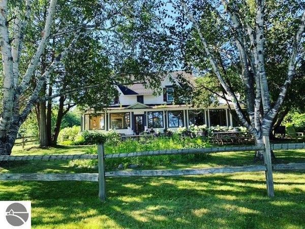 149 Harbor Highway E, Maple City, MI 49664