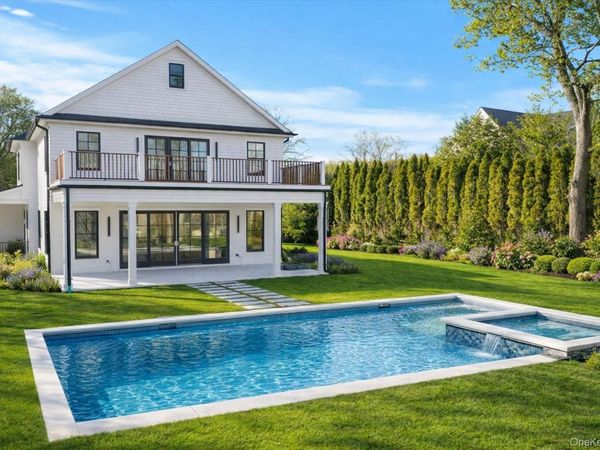 2590 Cox Neck Road, Mattituck, NY 11952