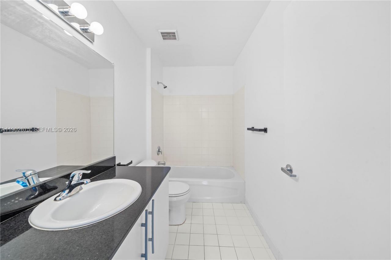 444 NE 30th St, Unit 702, Miami, FL 33137 Photo