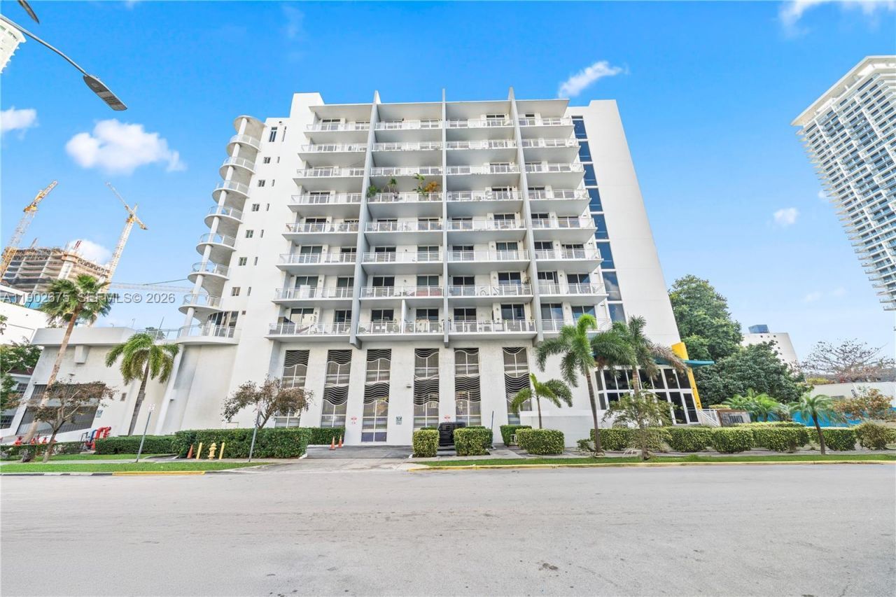 444 NE 30th St, Unit 702, Miami, FL 33137 Photo
