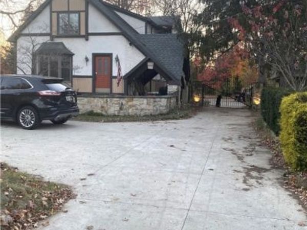 1606 Dover Center Road, Westlake, OH 44145