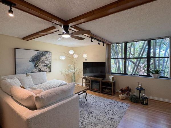 20401 NE 30th Avenue, Unit 116-8, Aventura, FL 33180