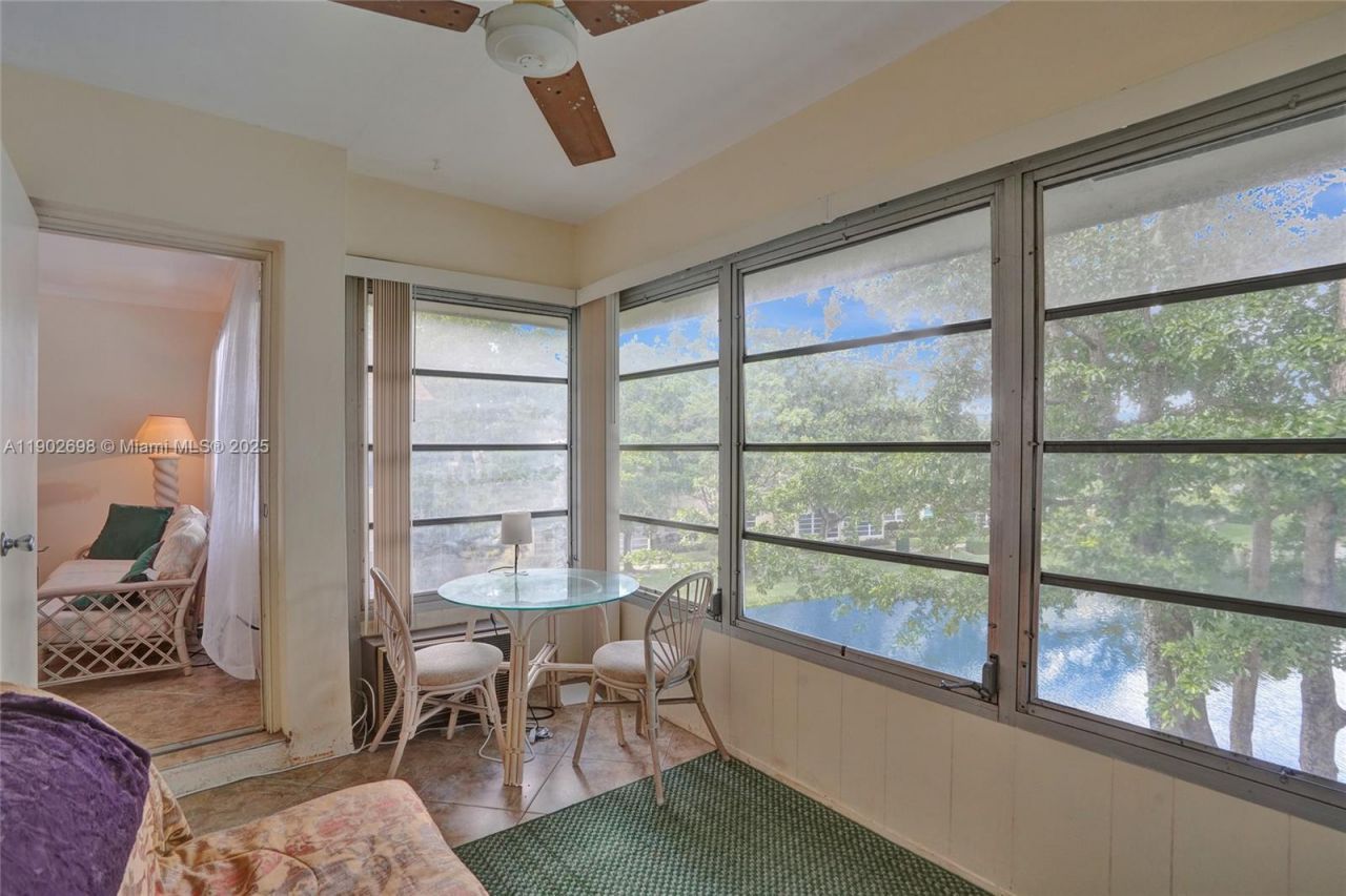 5103 NW 35th St, Unit 605, Lauderdale Lakes, FL 33319 Photo