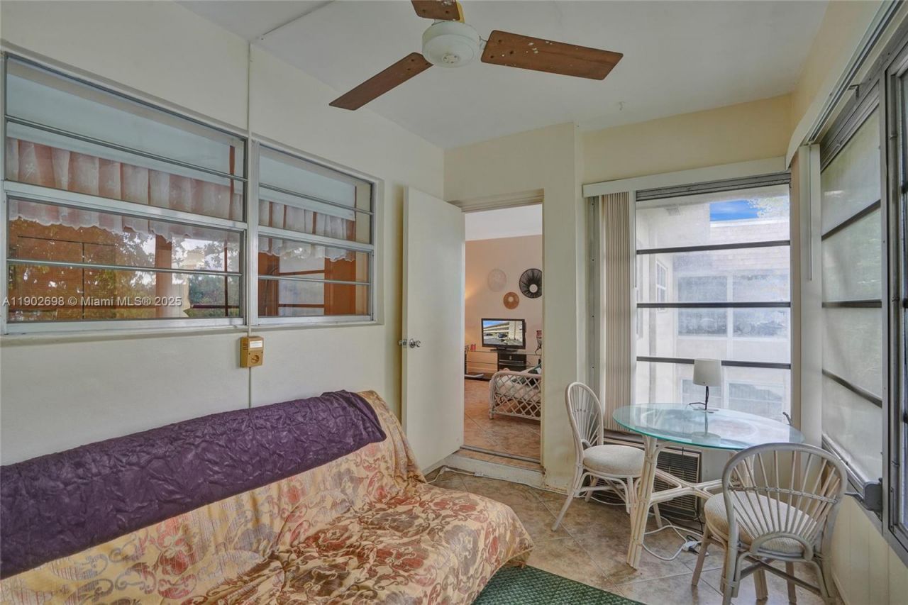 5103 NW 35th St, Unit 605, Lauderdale Lakes, FL 33319 Photo