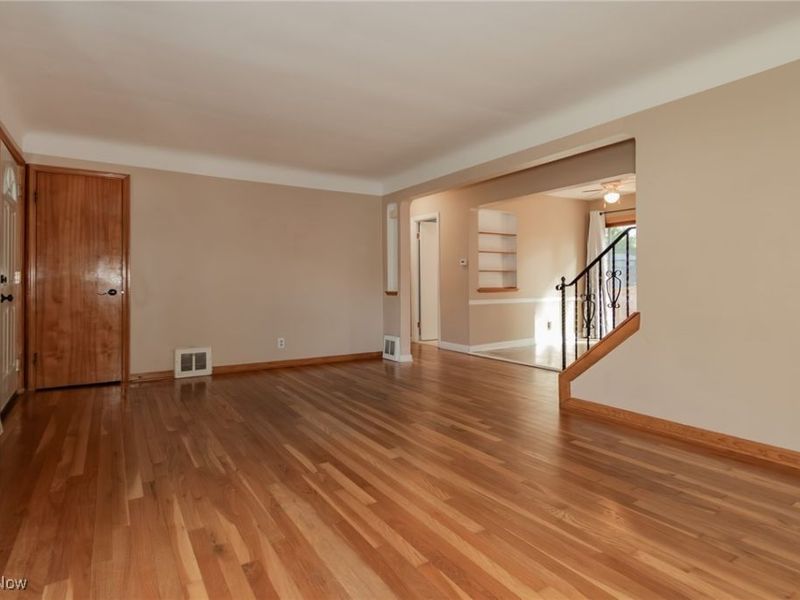 1111 E Miner Road, Mayfield Heights, OH 44124 Photo 3