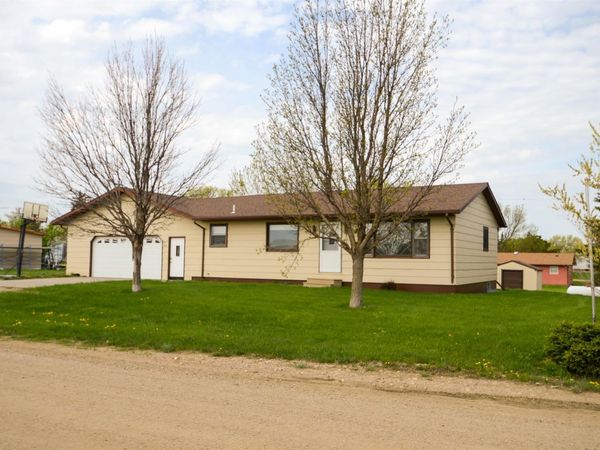 401 S PINE AV, Presho, SD 57568