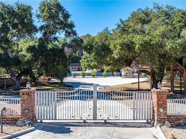 26251 Ravenhill Road, Canyon Country, CA 91387