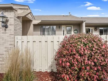 62512 Raleigh Court Court, South Lyon, MI 48178