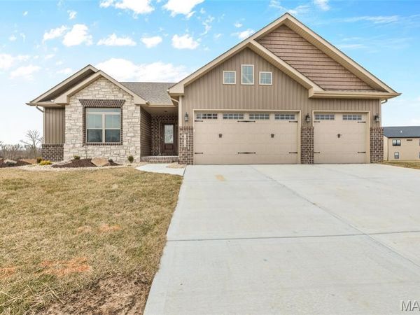 1819 Robins Mill Court, Maryville, IL 62062