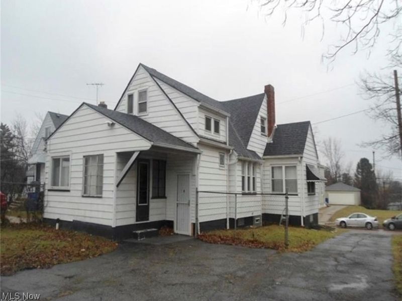 17111 Ridgeton Drive, Cleveland, OH 44128 Photo 3