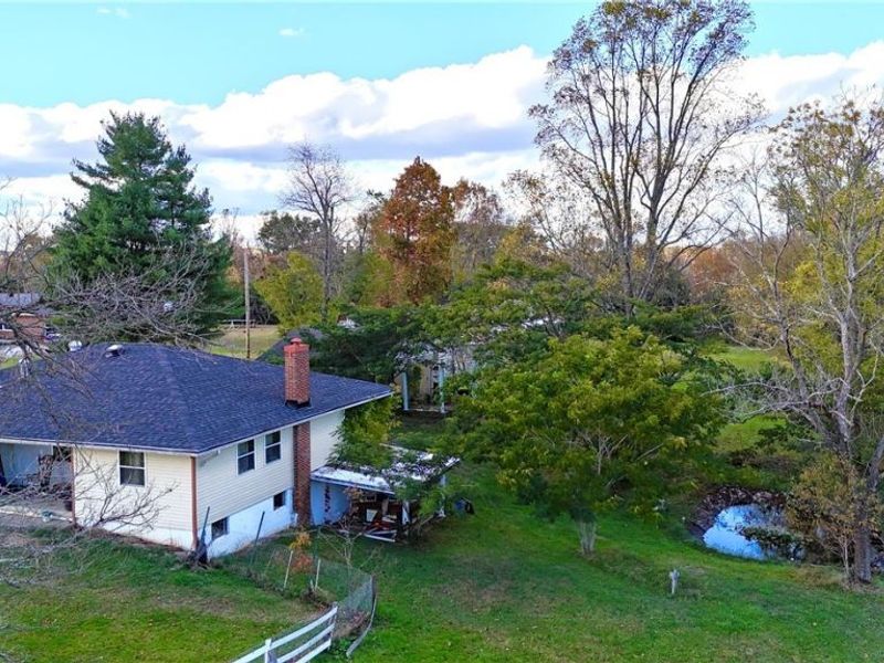 966 State Route 555, Little Hocking, OH 45742 Photo 2