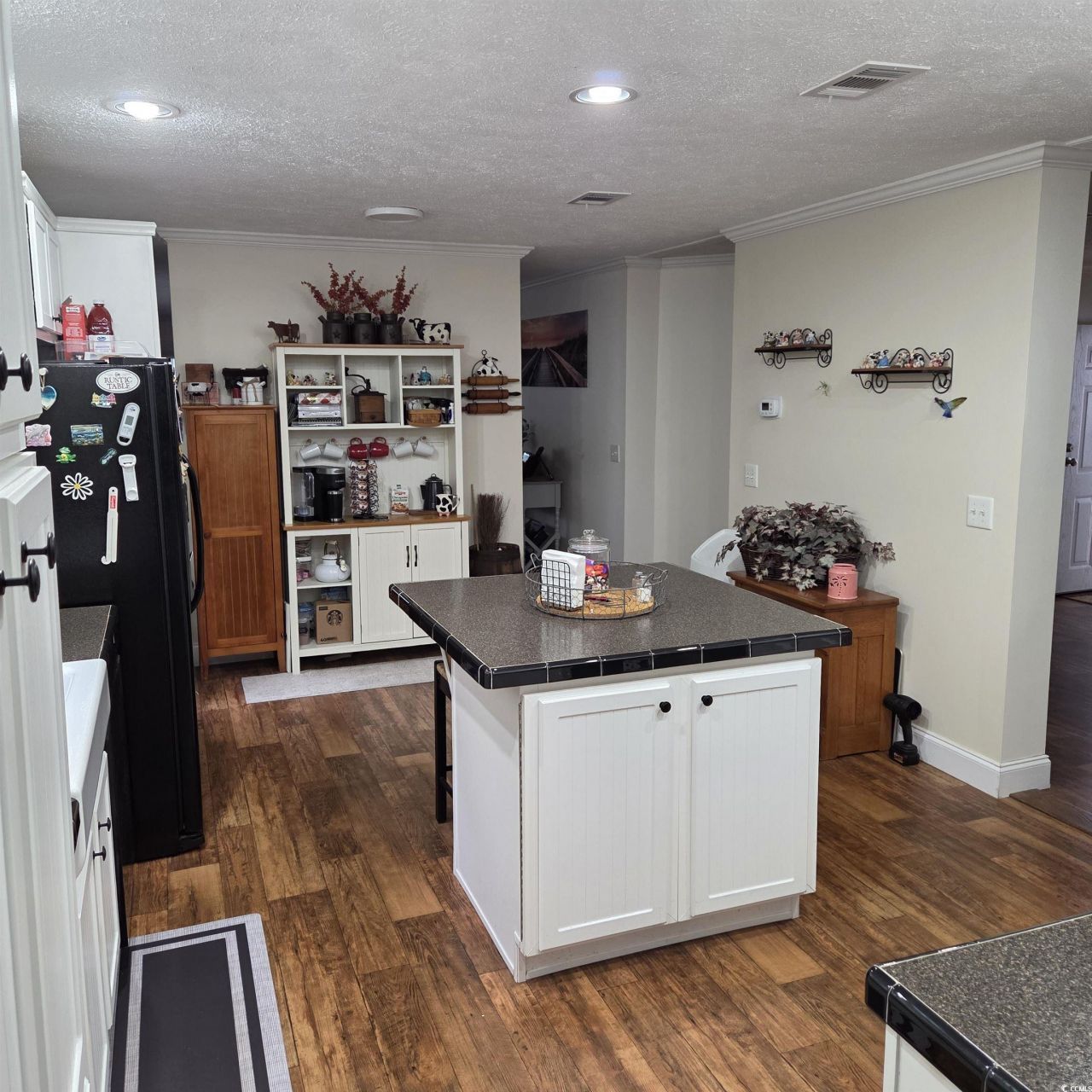 61 Saxon Ct. Photo 15