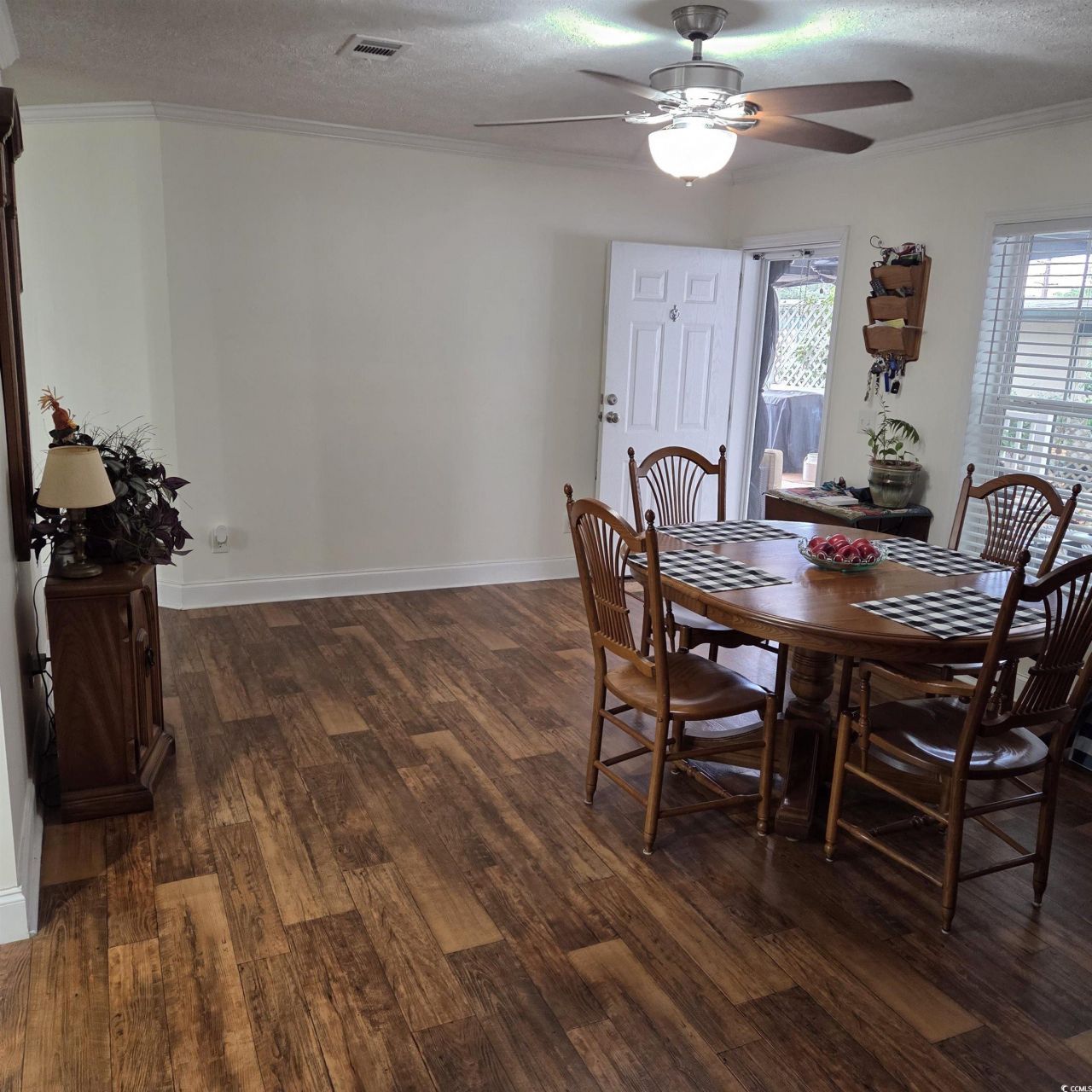 61 Saxon Ct. Photo 20