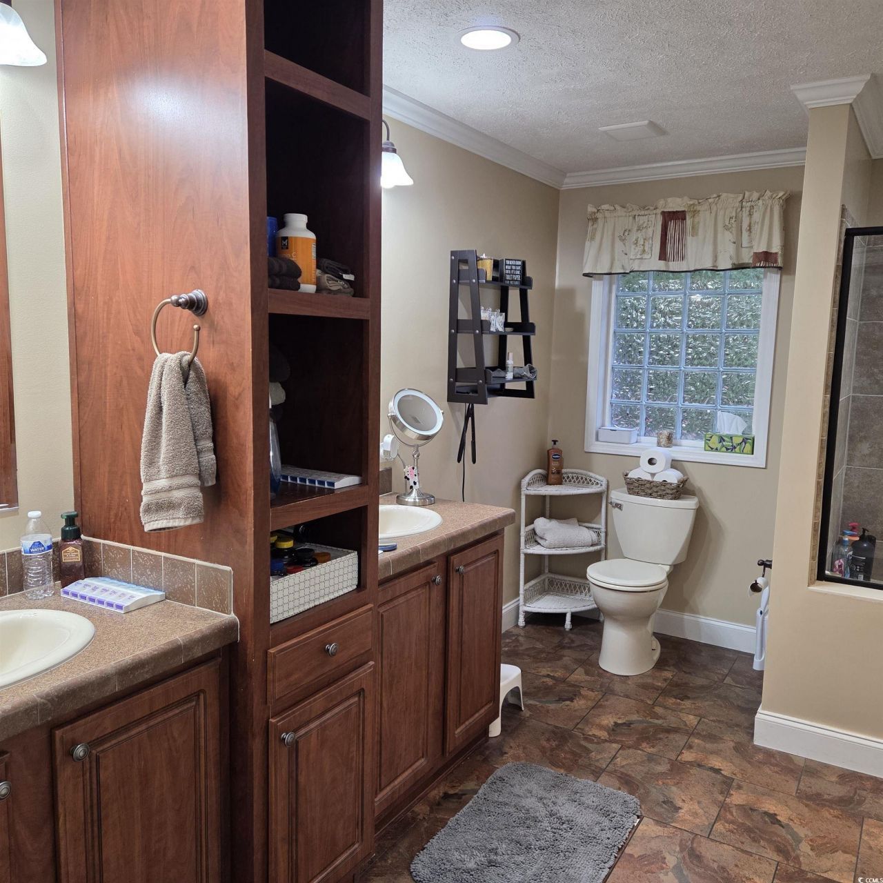 61 Saxon Ct. Photo 23