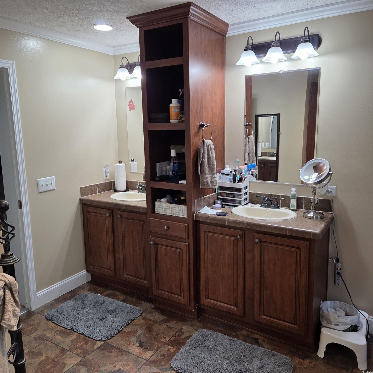 61 Saxon Ct. Photo 25