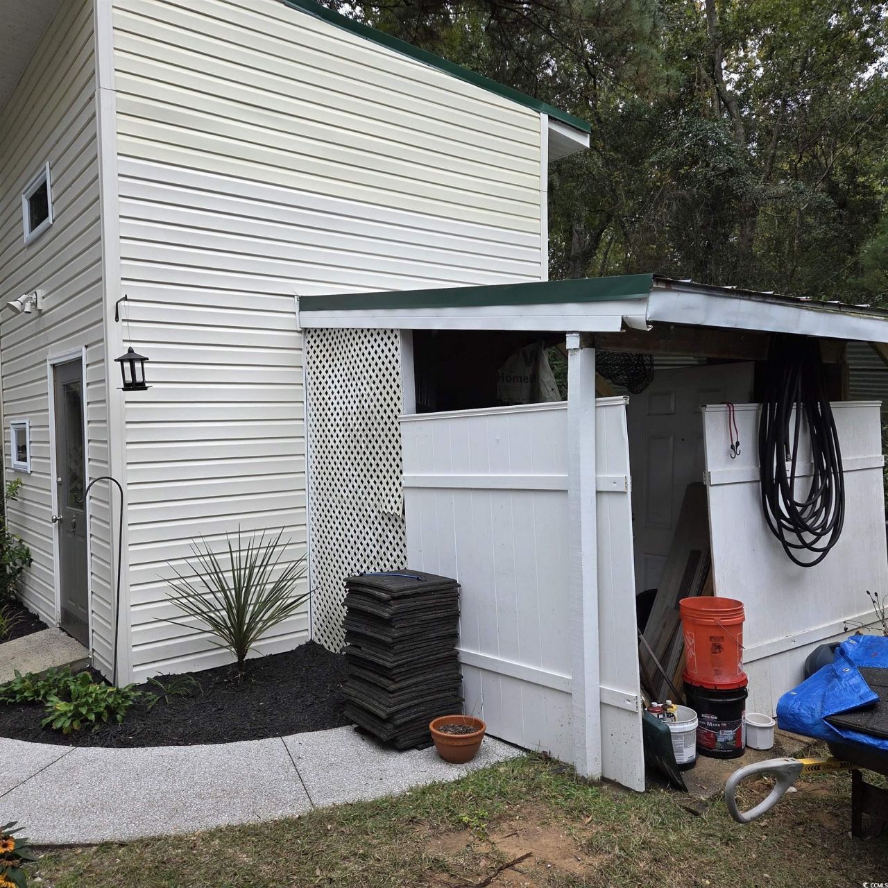 61 Saxon Ct. Photo 32