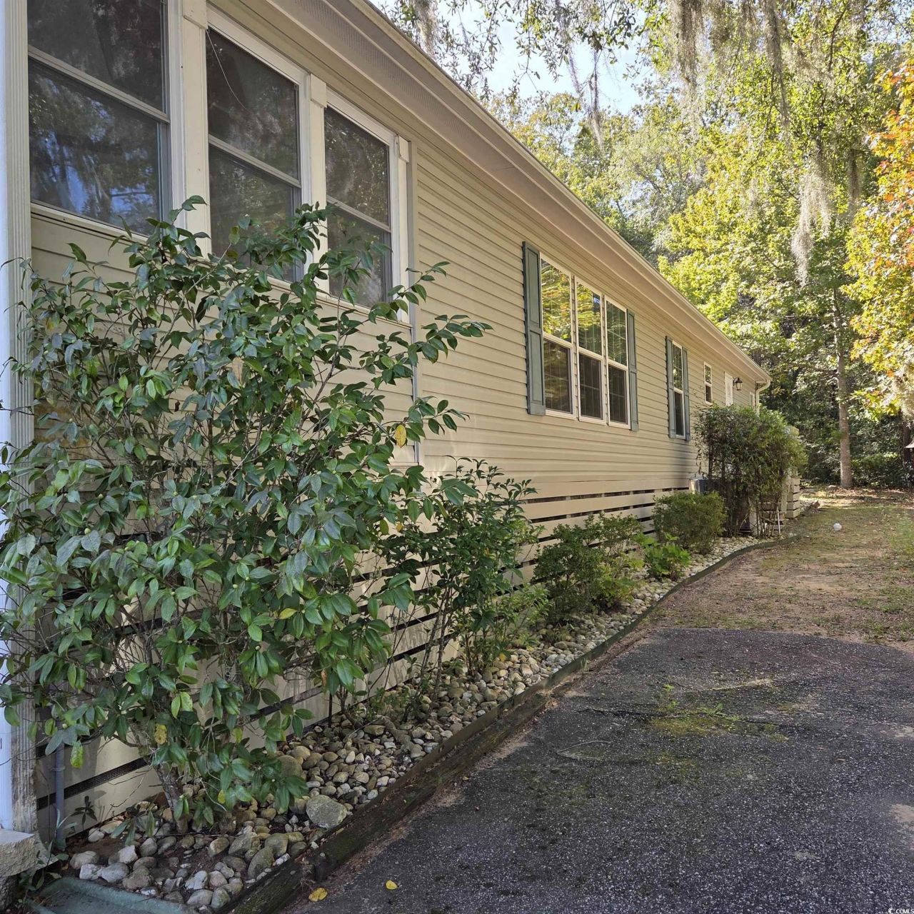 61 Saxon Ct. Photo 36