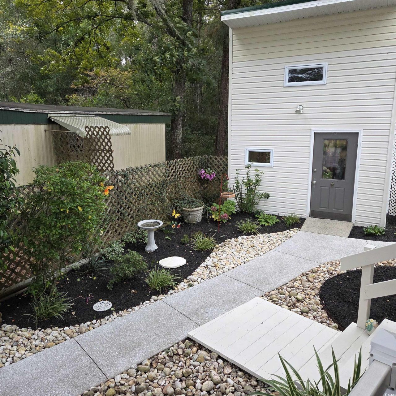 61 Saxon Ct. Photo 5