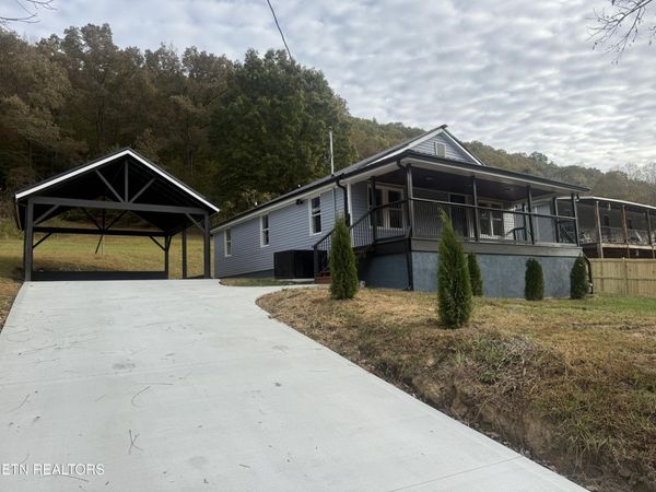 220 Walden Ave, Oliver Springs, TN 37840