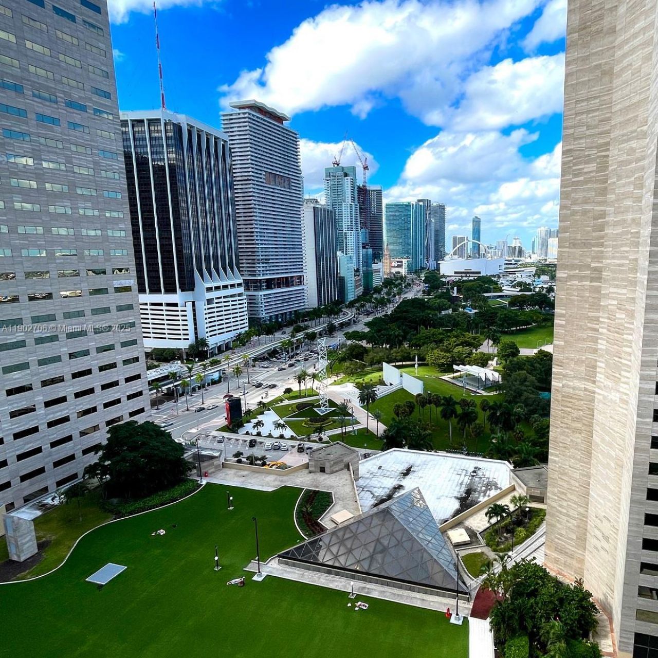 335 S Biscayne Blvd, Unit 2200, Miami, FL 33131 Photo