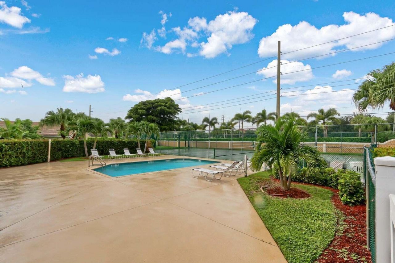 8265 Palm Gate Drive, Boynton Beach, FL 33436 Photo