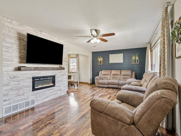 707 2nd NE Street, Independence, IA 50644