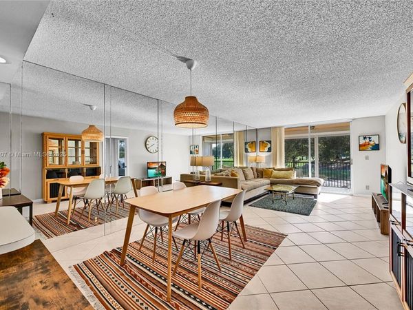 3001 W Rolling Hills Cir, Unit 210, Davie, FL 33328