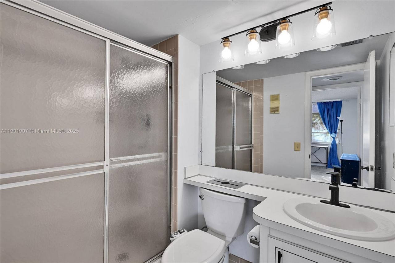 3001 W Rolling Hills Cir, Unit 210, Davie, FL 33328 Photo