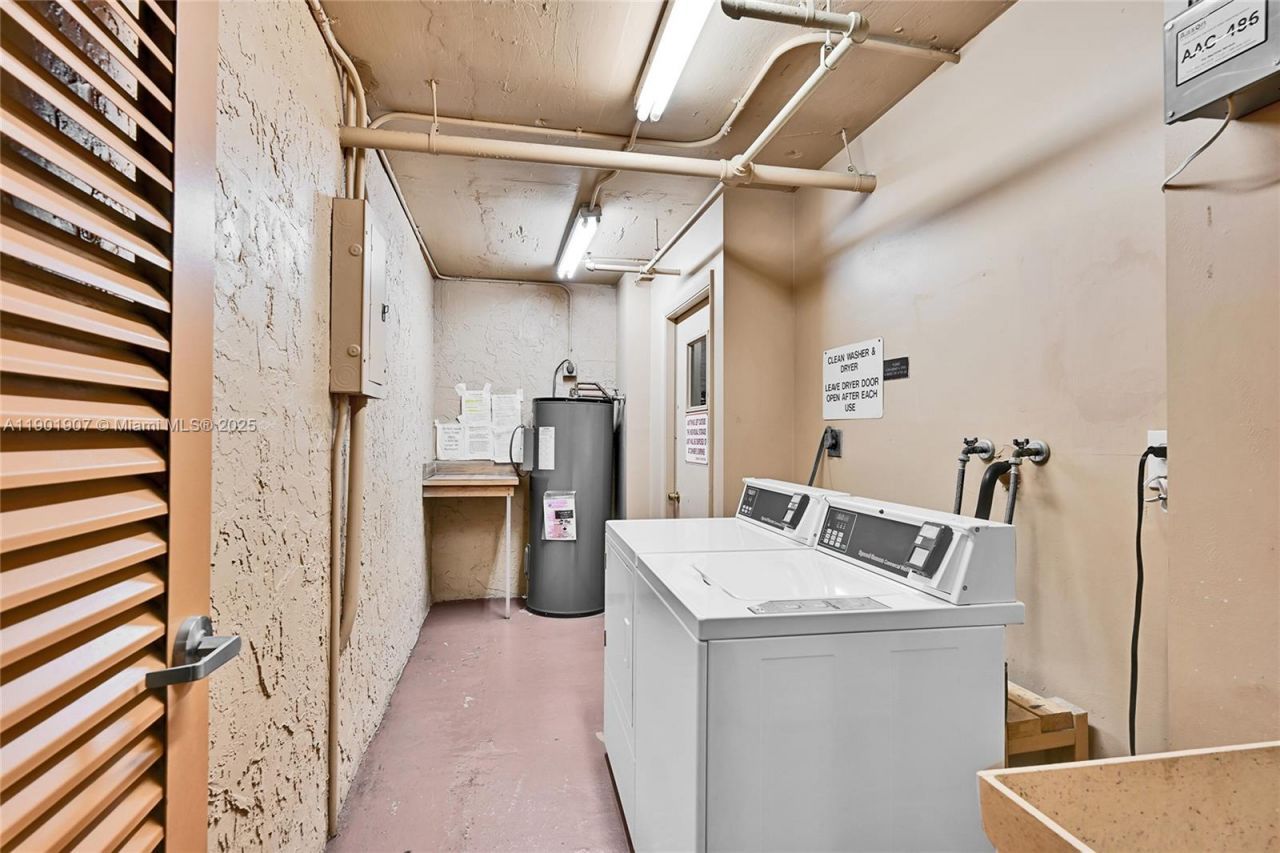 3001 W Rolling Hills Cir, Unit 210, Davie, FL 33328 Photo