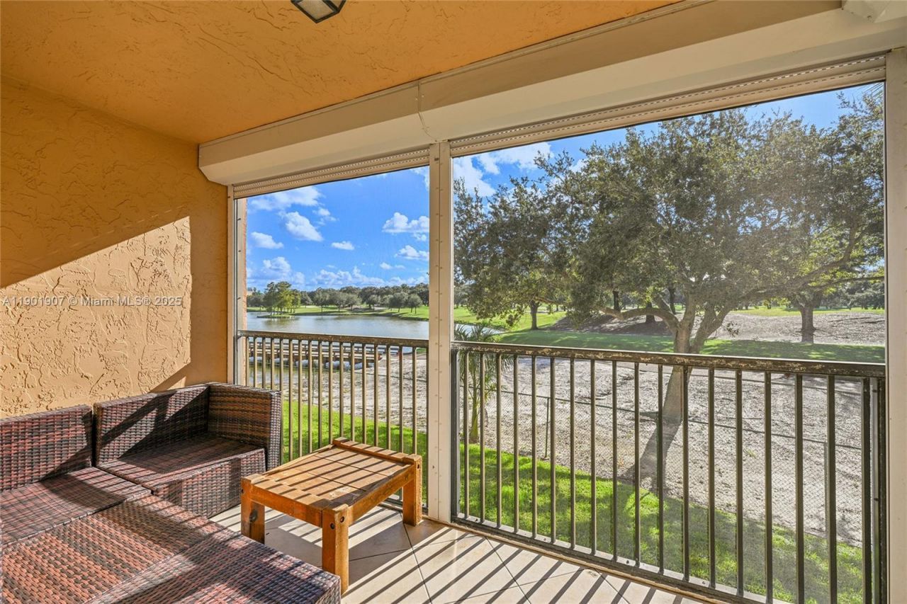 3001 W Rolling Hills Cir, Unit 210, Davie, FL 33328 Photo