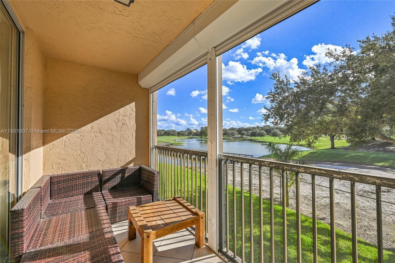 3001 W Rolling Hills Cir, Unit 210, Davie, FL 33328 Photo