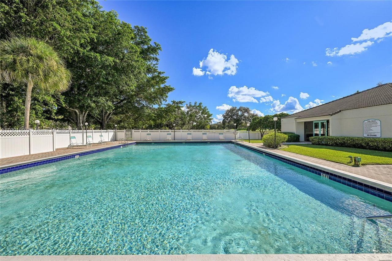 3001 W Rolling Hills Cir, Unit 210, Davie, FL 33328 Photo