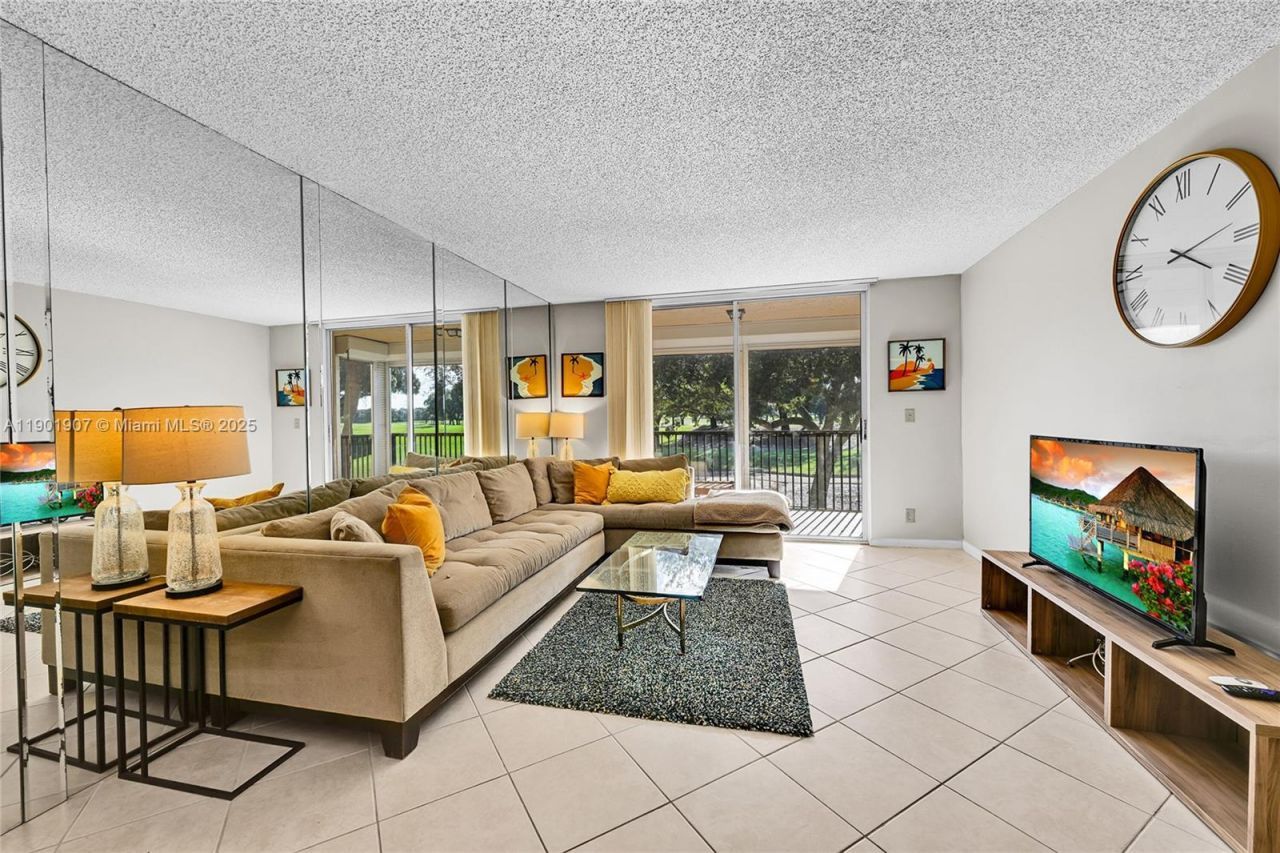 3001 W Rolling Hills Cir, Unit 210, Davie, FL 33328 Photo