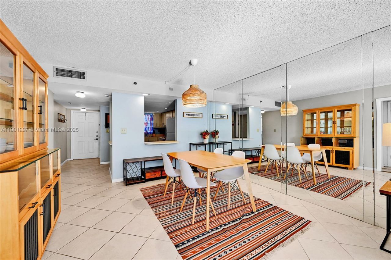 3001 W Rolling Hills Cir, Unit 210, Davie, FL 33328 Photo