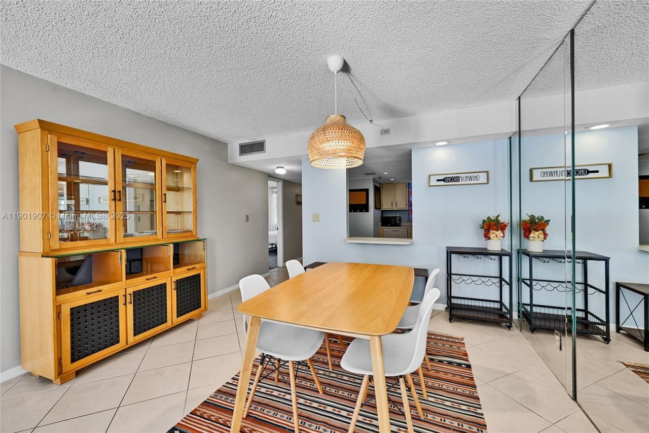 3001 W Rolling Hills Cir, Unit 210, Davie, FL 33328 Photo