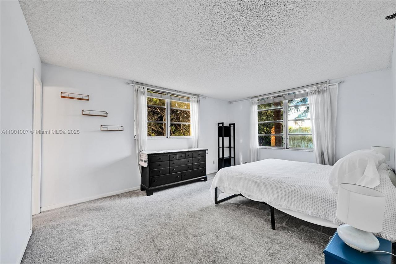 3001 W Rolling Hills Cir, Unit 210, Davie, FL 33328 Photo