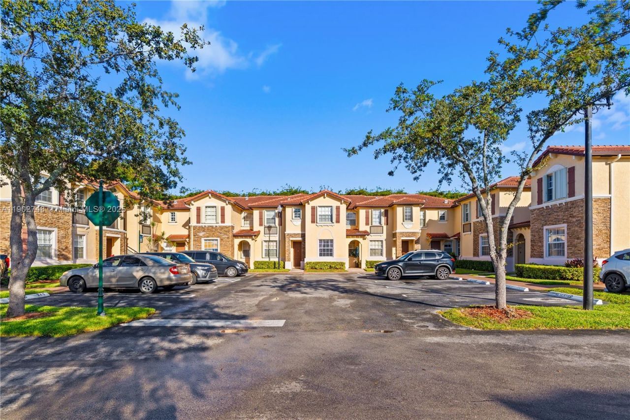 1398 NE 33rd Ave, Unit 201-25, Homestead, FL 33033 Photo