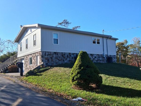 1477 Hartwell Rd, Hinton, WV 25951