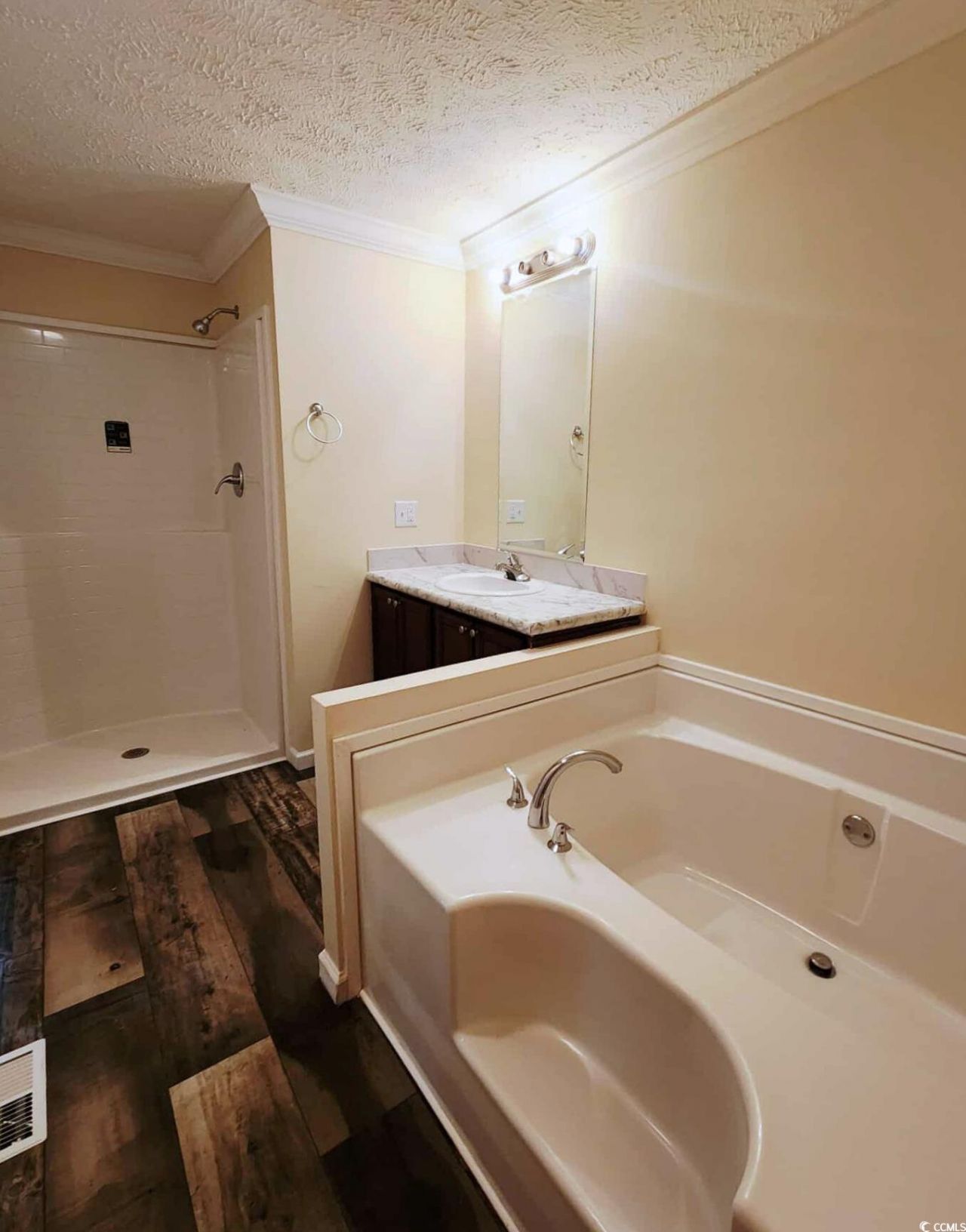 3544 Franklin St. Photo 8