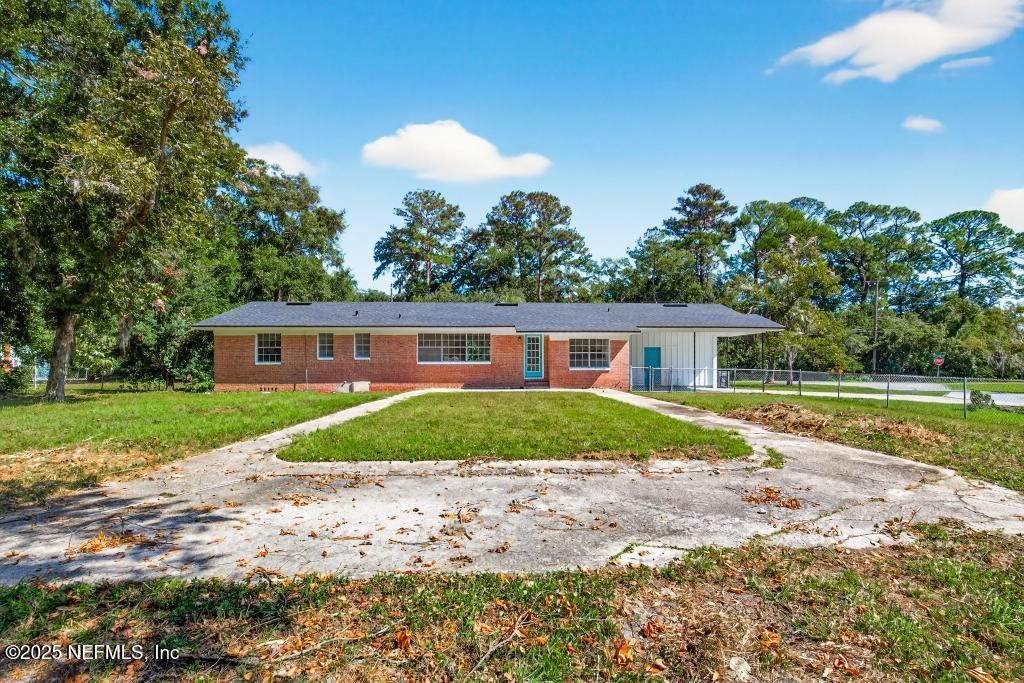 9414 Carbondale Drive E, Jacksonville, FL 32208 Photo