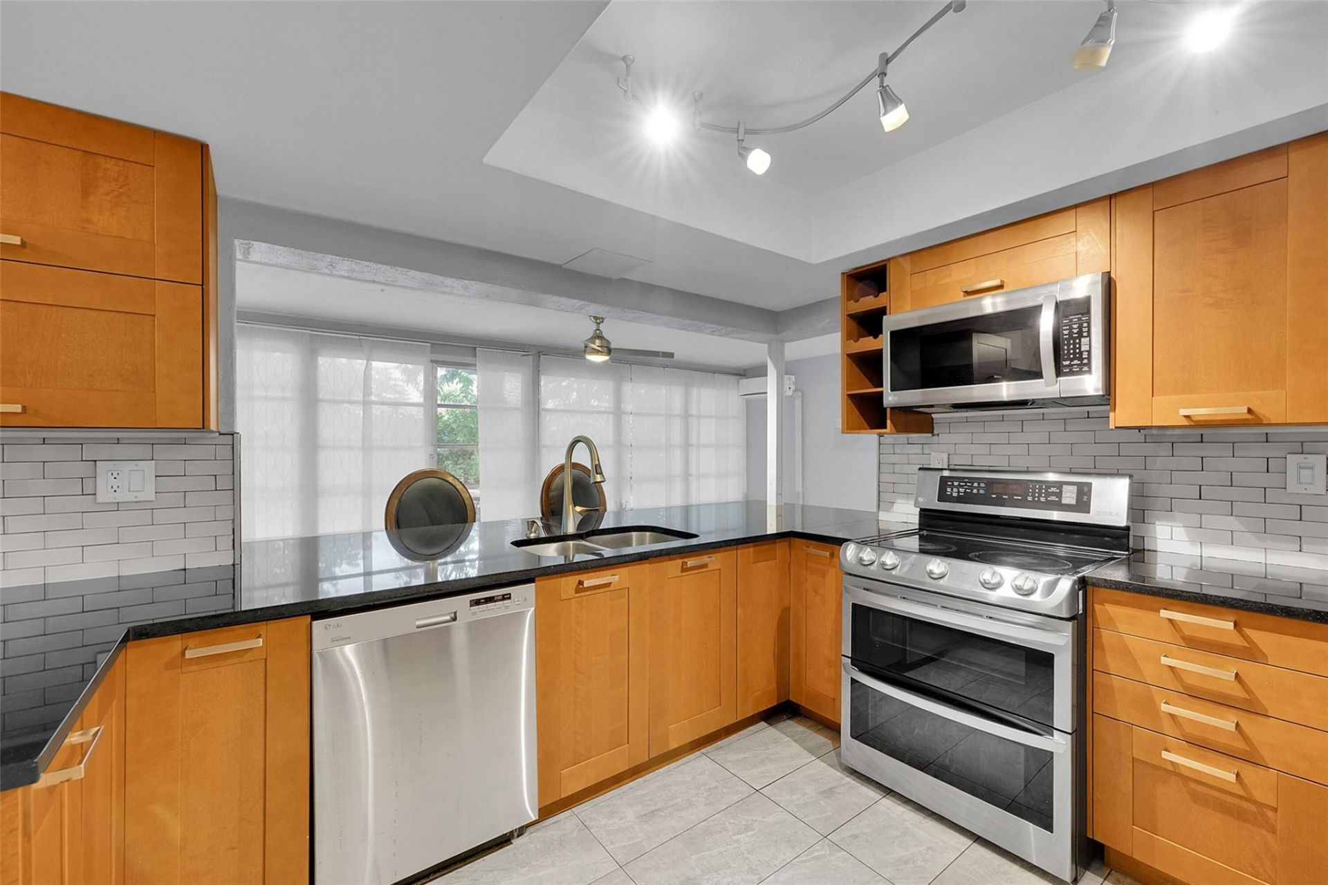 6501 NW 24th Ct, Sunrise, FL 33313 Photo