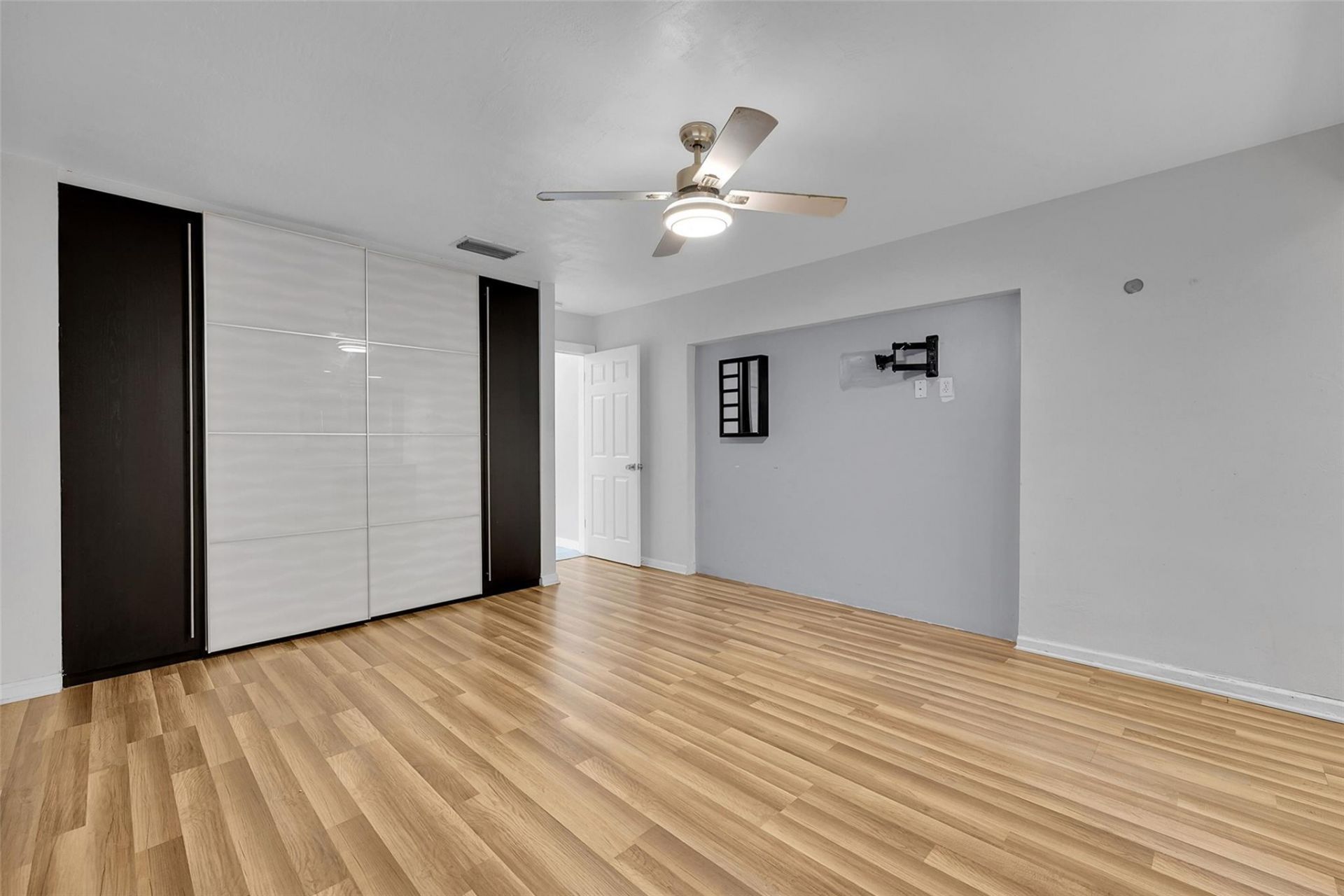 6501 NW 24th Ct, Sunrise, FL 33313 Photo