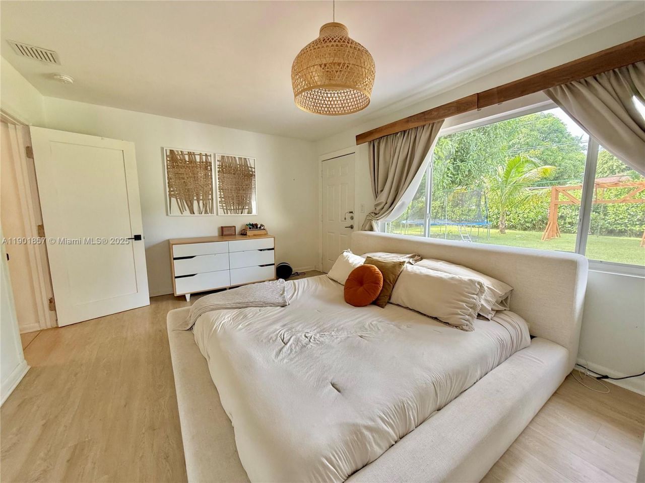 125 NE 150th St, Miami, FL 33161 Photo