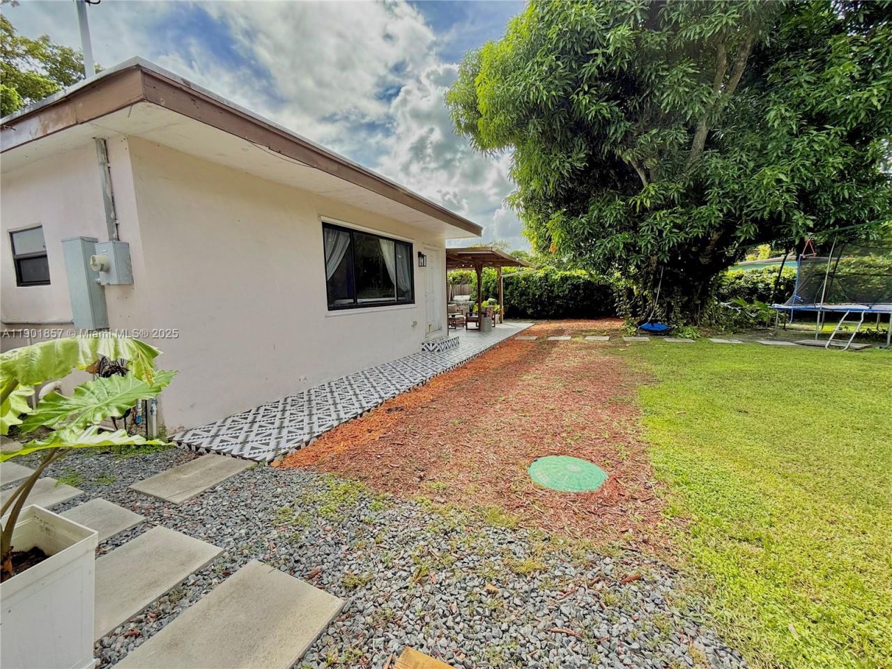 125 NE 150th St, Miami, FL 33161 Photo