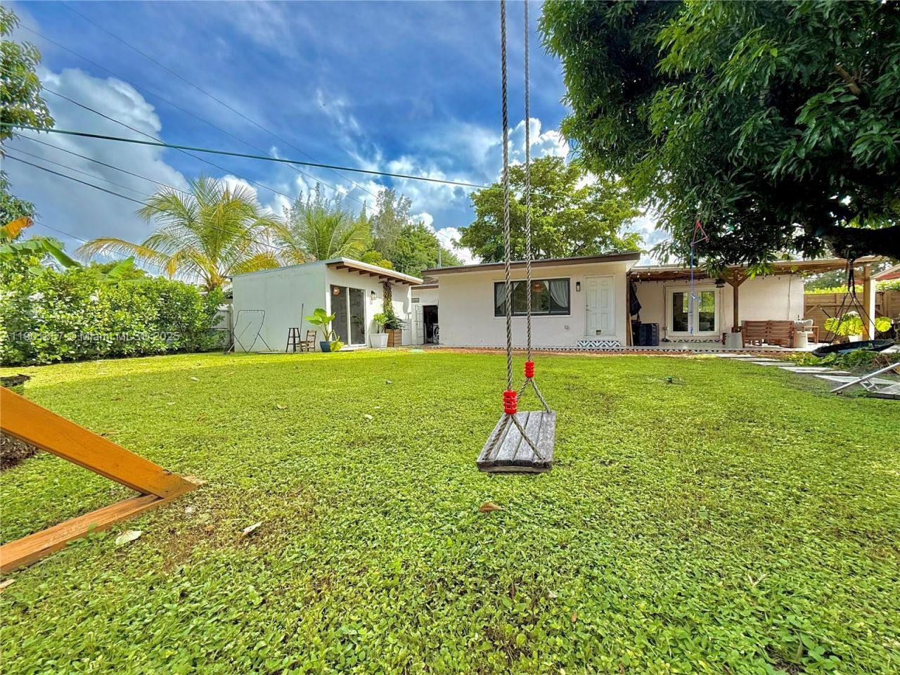 125 NE 150th St, Miami, FL 33161 Photo