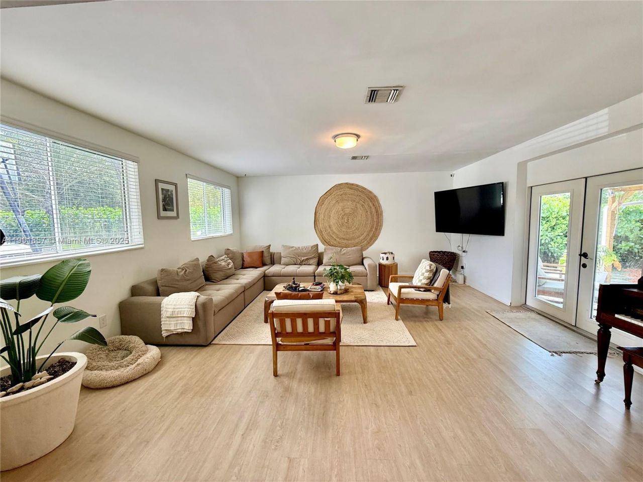 125 NE 150th St, Miami, FL 33161 Photo