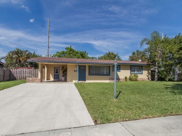927 W Royal Palm Road, Boca Raton, FL 33486
