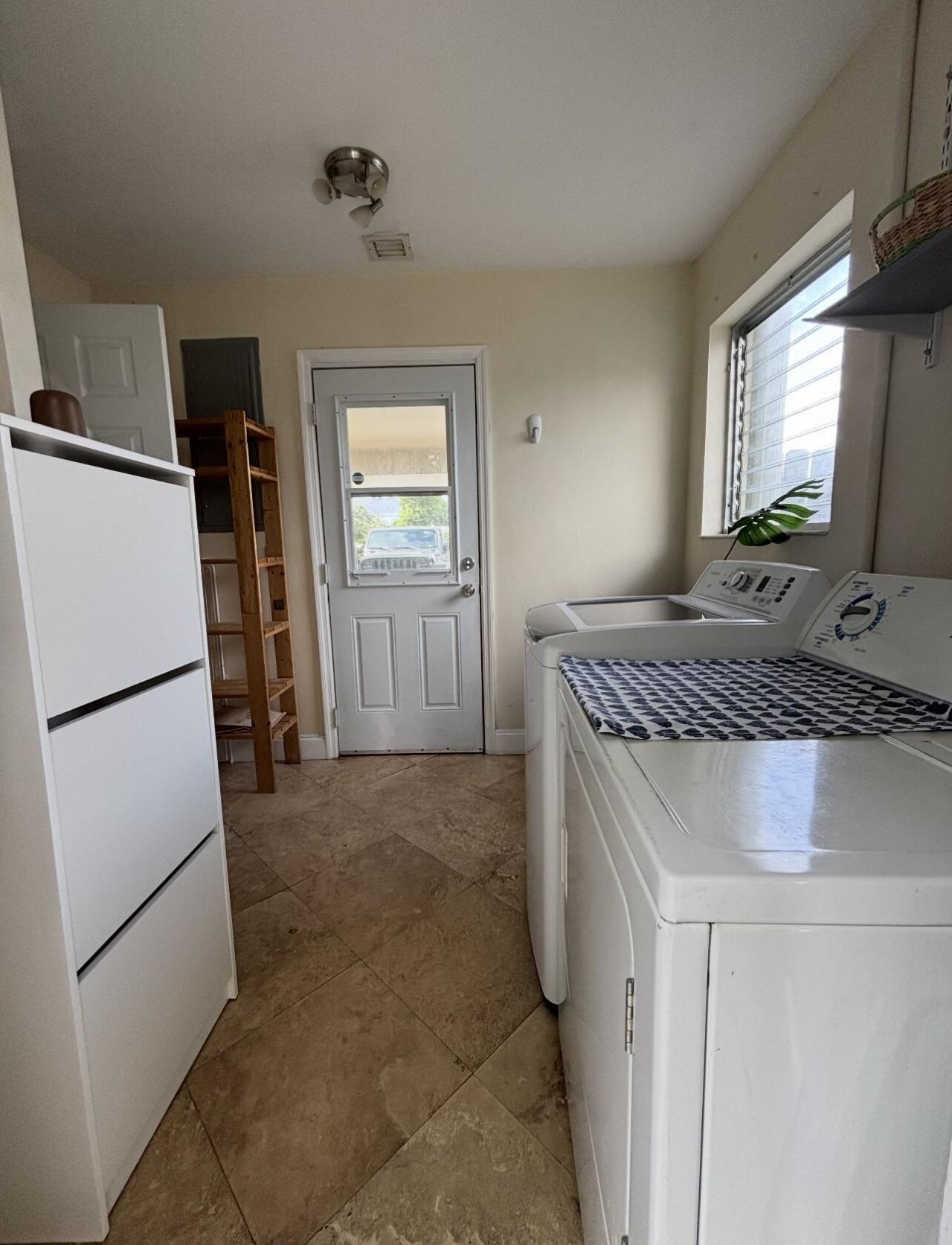 927 W Royal Palm Road, Boca Raton, FL 33486 Photo