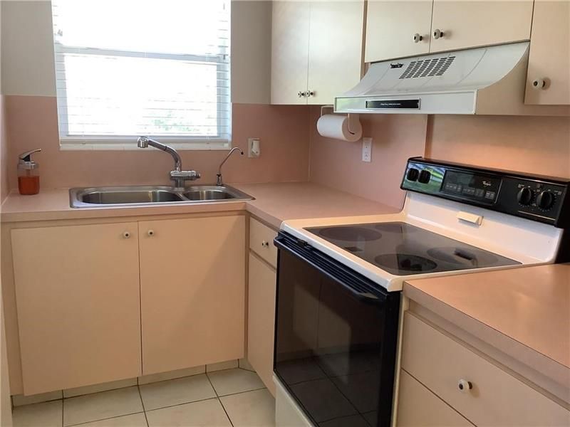 300 Layne Boulevard, Unit 205, Hallandale Beach, FL 33009 Photo